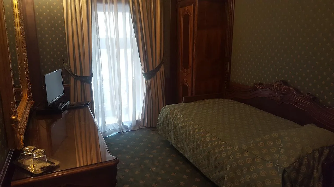 Hotel Casa Capsa Бухарест