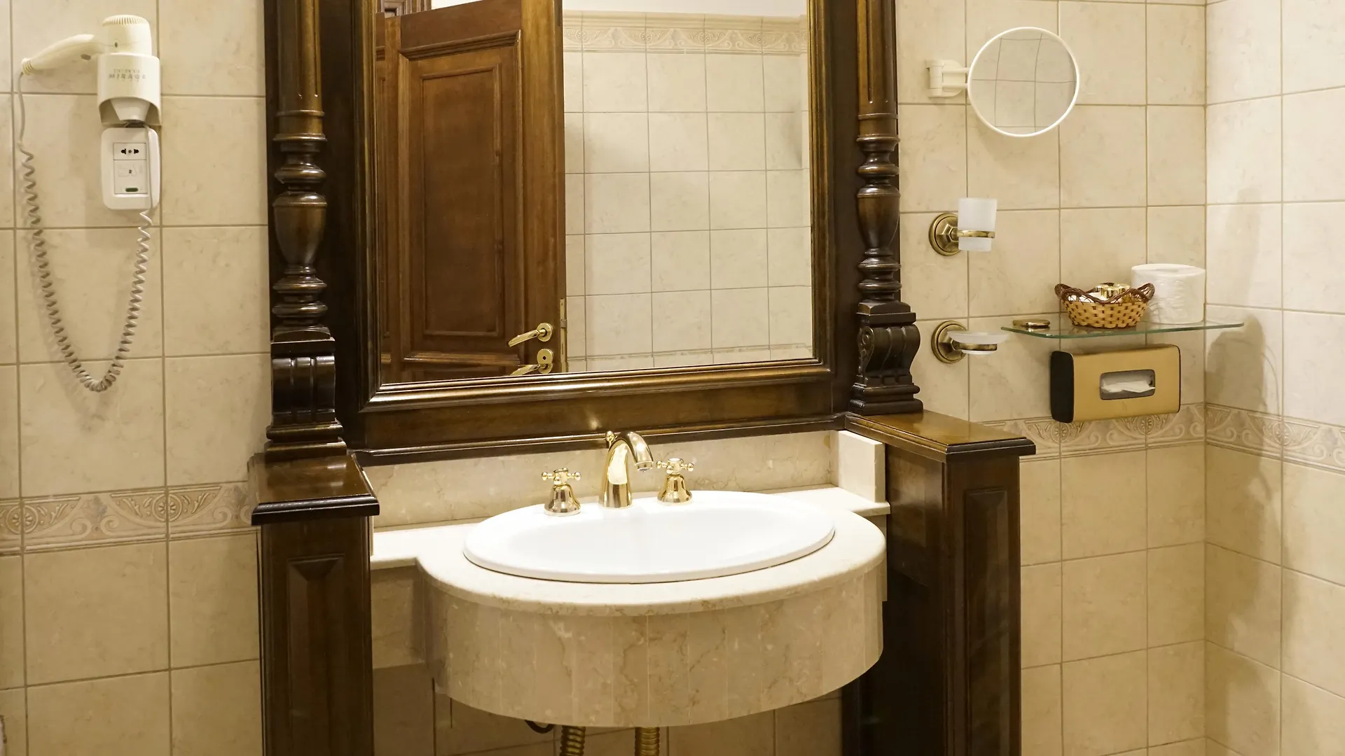 Hotel Casa Capsa Bucharest